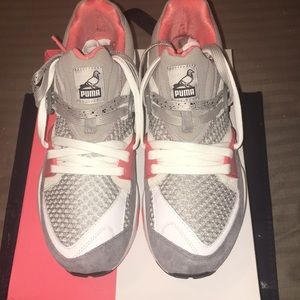 Staple Blaze of Glory Men’s size 8 = Women’s 9.5